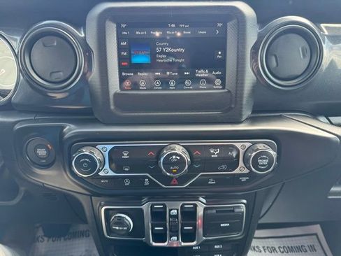 Used 2022 Jeep Gladiator Sport AWD/4WD image 9