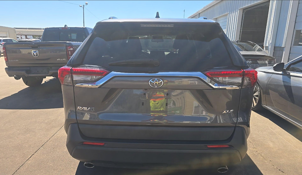 Used 2019 Toyota RAV4 XLE Premium FWD image 5