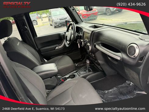 Used 2018 Jeep Wrangler Unlimited Sahara AWD/4WD image 19