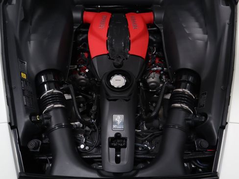 Used 2021 Ferrari F8 Tributo image 24