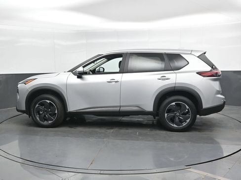 Used 2024 Nissan Rogue SV FWD image 8