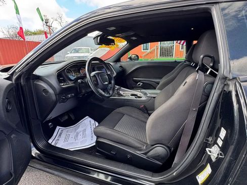 Used 2019 Dodge Challenger SXT image 8