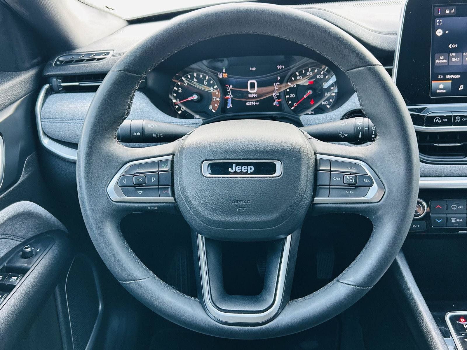 Used 2025 Jeep Compass Latitude AWD/4WD image 12