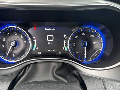 Used 2020 Chrysler Pacifica Limited w/ S Appearance Package FWD image 1