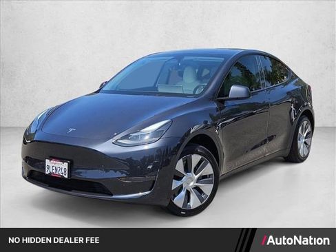 Used 2024 Tesla Model Y 2WD image 1