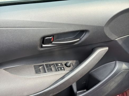 Used 2022 Toyota Corolla LE FWD image 15