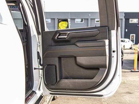 Used 2025 GMC Sierra 2500 AT4 w/ AT4 Premium Plus Package AWD/4WD image 35