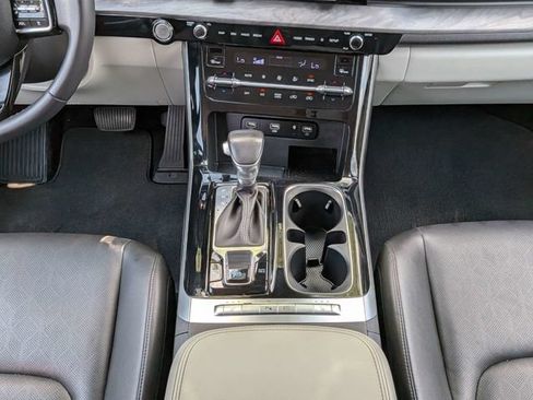Used 2023 Kia Carnival EX FWD image 21