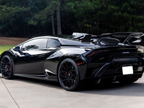 Used 2021 Lamborghini Huracan STO RWD image 16