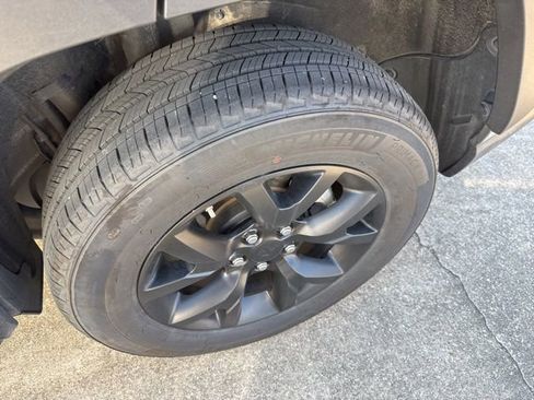 Used 2025 Toyota RAV4 LE image 5