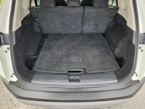 Used 2023 Nissan Rogue S image 29