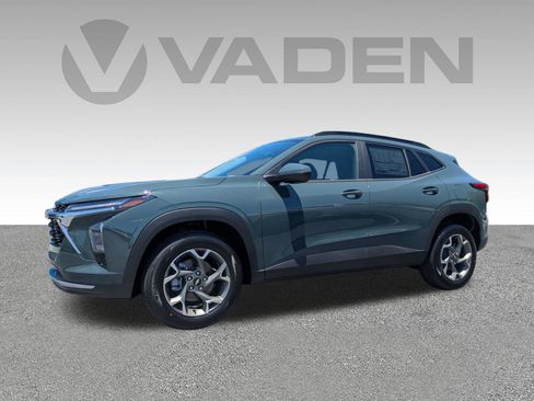 New 2026 Chevrolet Trax LT FWD image 2