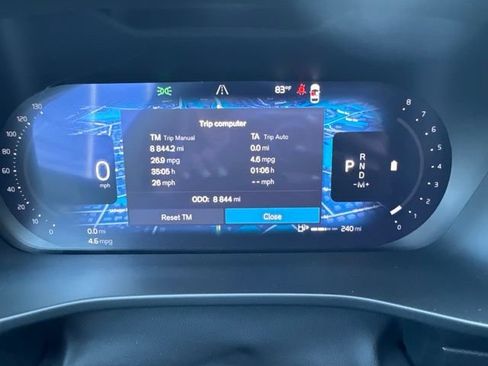 Certified 2025 Volvo XC40 B5 Plus AWD/4WD image 24