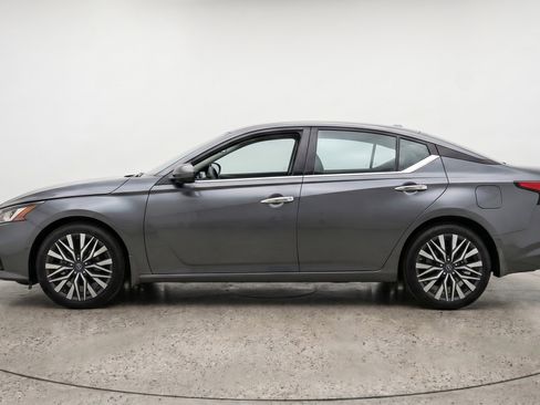 Used 2025 Nissan Altima 2.5 SV FWD image 5