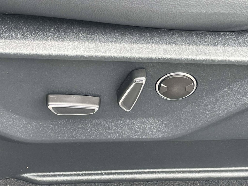 Used 2025 Ford F150 Lariat w/ Equipment Group 502A High AWD/4WD image 14
