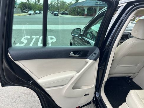 Used 2014 Volkswagen Tiguan SEL FWD image 18