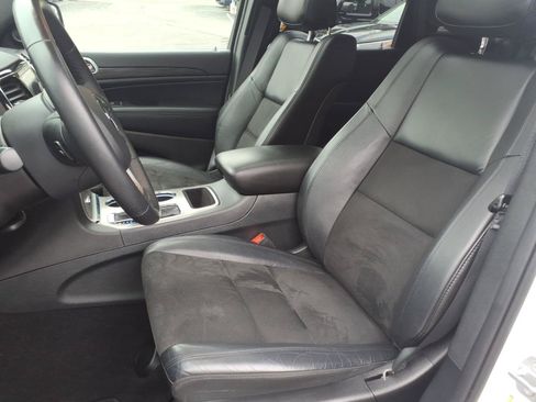 Certified 2019 Jeep Grand Cherokee Altitude AWD/4WD image 12