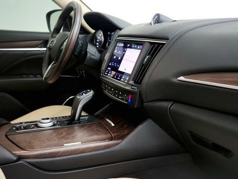 Used 2023 Maserati Levante GT AWD/4WD image 37