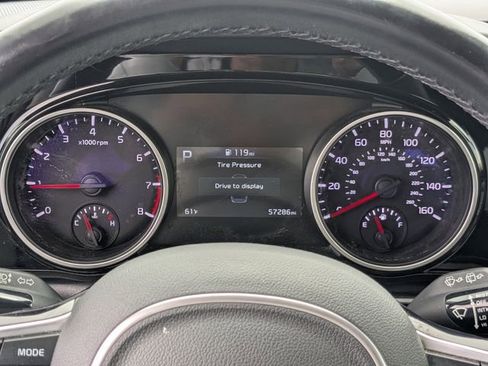 Used 2022 Kia Carnival EX image 31