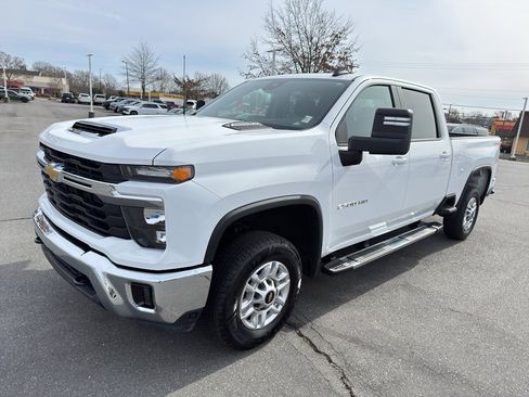 Used 2025 Chevrolet Silverado 2500 LT w/ Convenience Package image 3