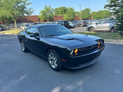 Used 2020 Dodge Challenger SXT RWD image 1
