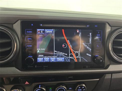 Used 2017 Toyota Tacoma TRD Sport image 14