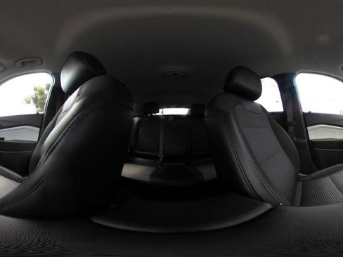 Used 2025 Chevrolet Trax LT FWD image 38