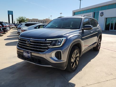 Used 2024 Volkswagen Atlas SE FWD image 2