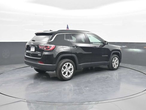 Used 2024 Jeep Compass Latitude AWD/4WD image 8