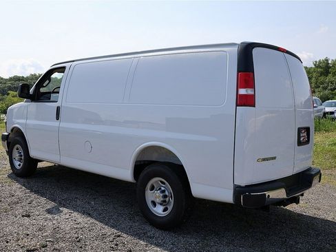 New 2025 Chevrolet Express 3500 w/ Driver Convenience Package image 4