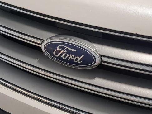 Used 2018 Ford Edge Titanium w/ Equipment Group 301A AWD/4WD image 15
