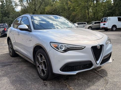 Used 2022 Alfa Romeo Stelvio Ti AWD/4WD image 9