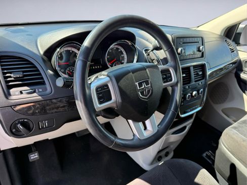 Used 2014 Dodge Grand Caravan American Value Package w/ UConnect Hands-Free Group FWD image 11