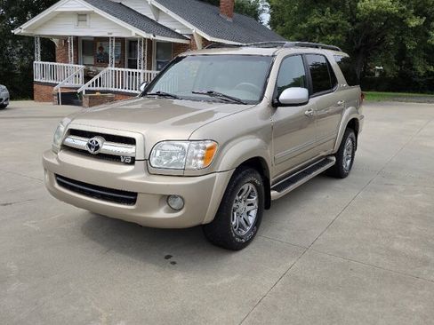 Used 2007 Toyota Sequoia Limited RWD image 2