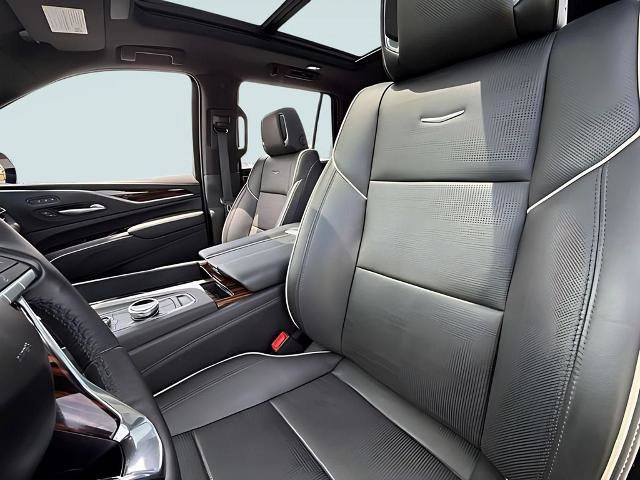 Used 2022 Cadillac Escalade Premium Luxury AWD/4WD image 24