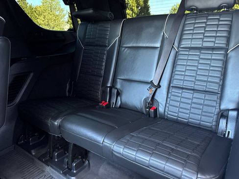 Used 2025 Cadillac Escalade Sport Platinum w/ LPO, Floor Liner Package AWD/4WD image 18
