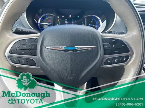 Used 2020 Chrysler Pacifica Limited w/ Advanced Safetytec Group FWD image 28