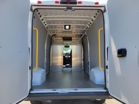 Used 2025 RAM ProMaster 2500 w/ Convenience Group FWD image 18