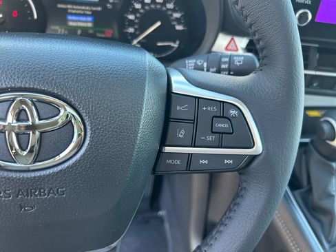 Used 2026 Toyota Sienna XLE AWD/4WD image 16