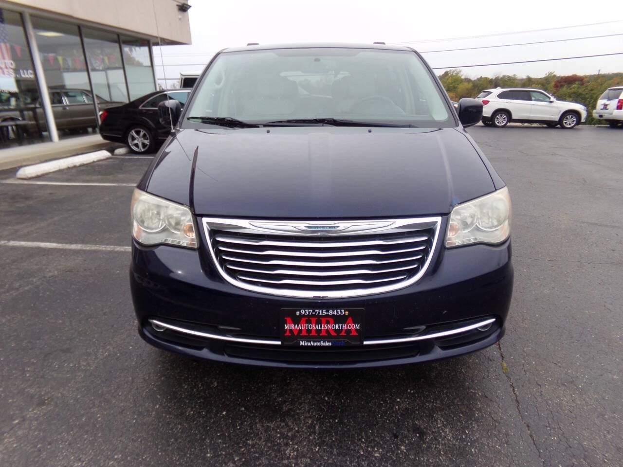 Used 2013 Chrysler Town & Country Touring FWD image 49