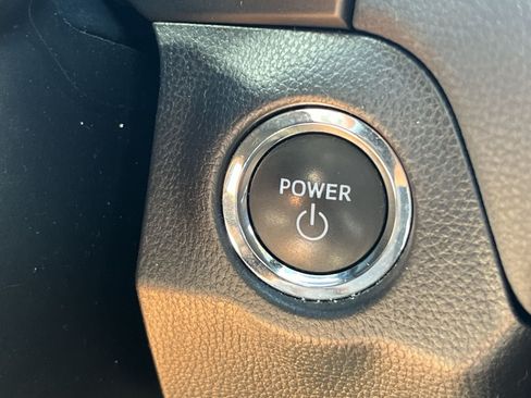 Used 2025 Toyota RAV4 XLE AWD/4WD image 30