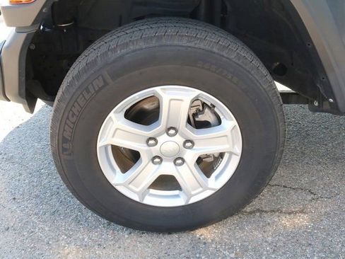 Used 2020 Jeep Wrangler Sport image 12