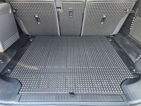 New 2024 Land Rover Defender 110 S image 31