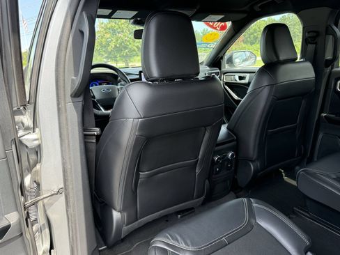 Used 2022 Ford Explorer ST AWD/4WD image 16