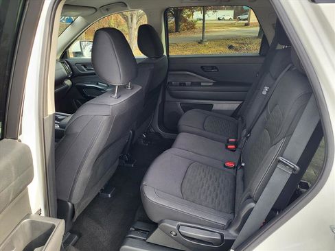Used 2025 Nissan Pathfinder SV image 14