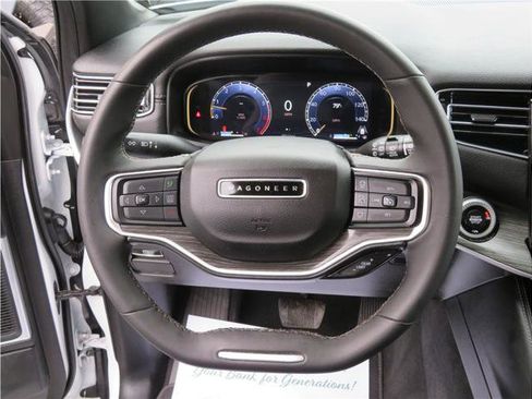 Used 2024 Jeep Wagoneer L Series III w/ Flexible Seating Group image 31