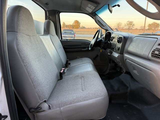 Used 2007 Ford F550 2WD Regular Cab Super Duty image 9