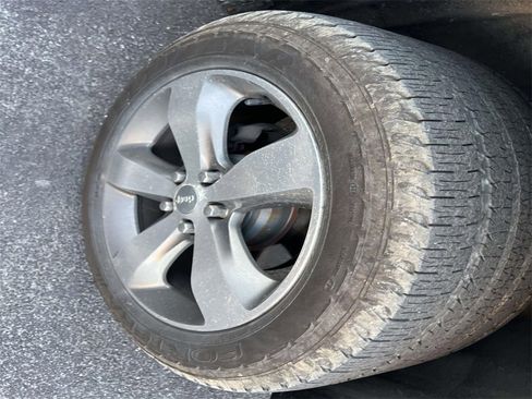 Used 2015 Jeep Grand Cherokee Overland w/ Advanced Technology Group image 19