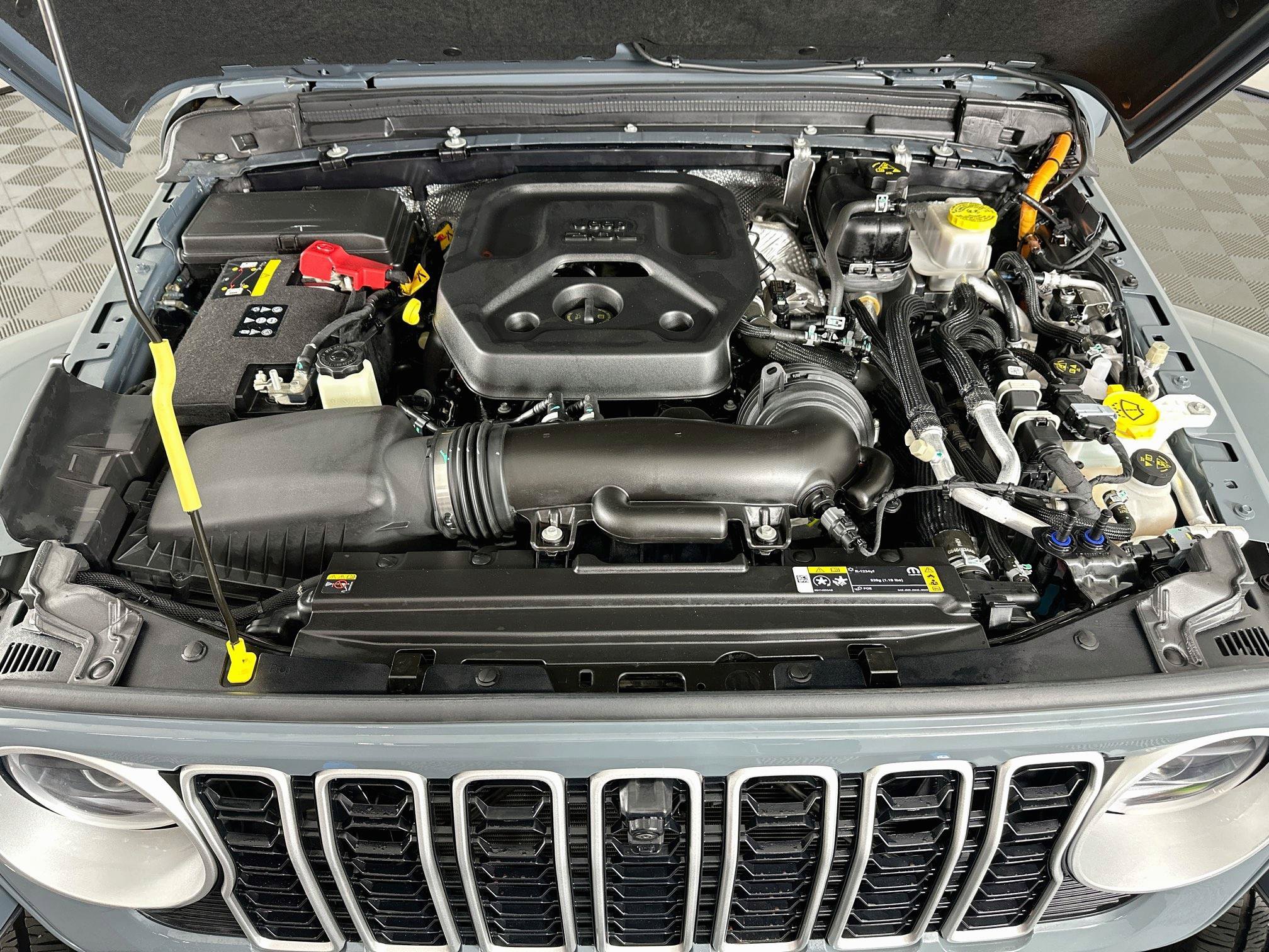 Used 2024 Jeep Wrangler Unlimited Sahara w/ Technology Group AWD/4WD image 34