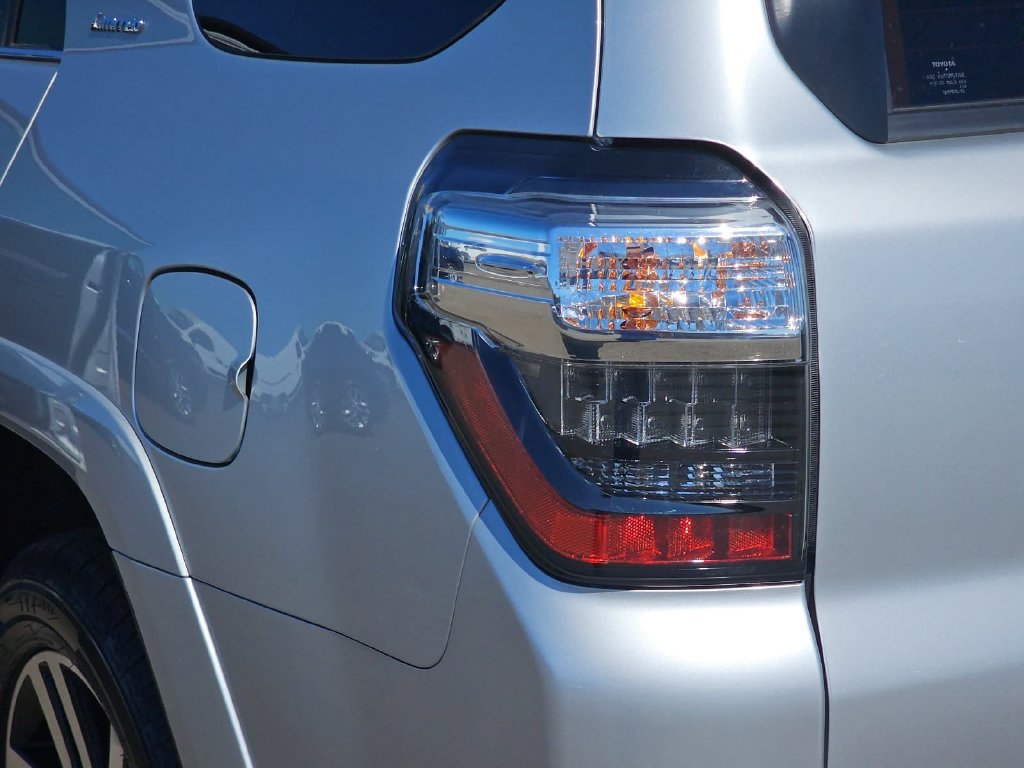 Used 2022 Toyota 4Runner Limited AWD/4WD image 41